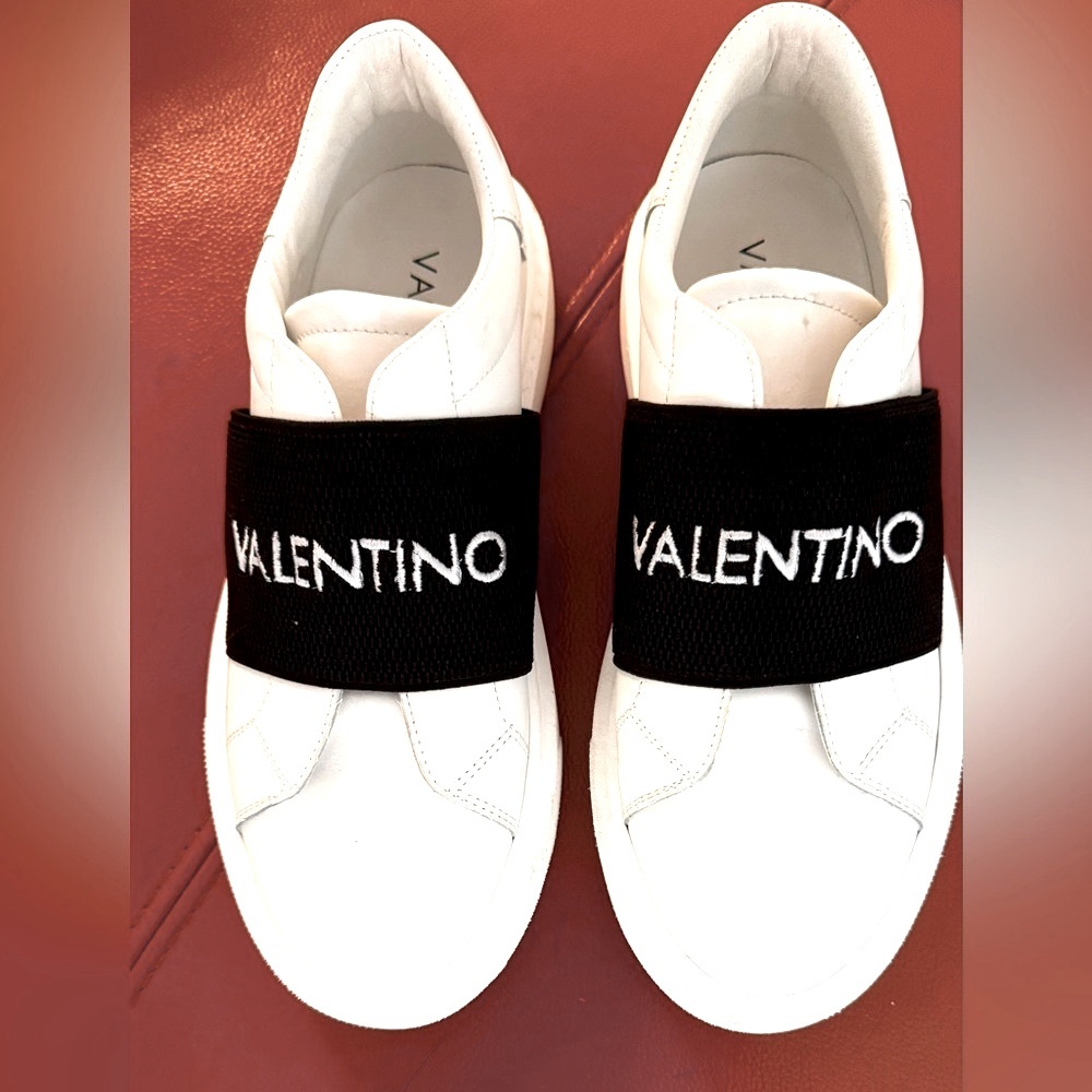 Valentino unisex by Mario Valentino  white leather sneakers